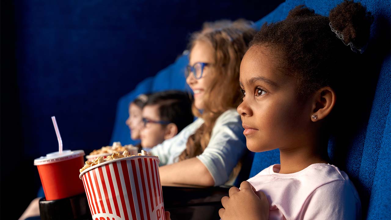 Crianças no cinema: diversão garantida - dica de atividade barata nas férias